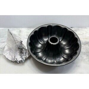 Pampered Chef Quick Cooker Fluted Cake Bundt Cake Pan w/Stand 100119 Non Stick